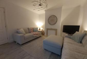 White House allows 18 year olds to book a room