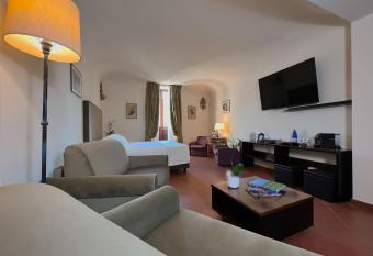 Dimora Conte Cavour has Balcony rooms