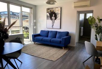 Condo Moments to Elwood Beach and Village has Balcony rooms