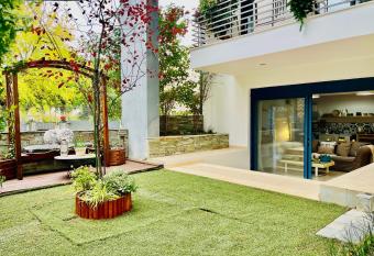 Nadia s White Loft has Balcony rooms