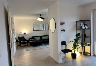 Gem  tliche, luxuri  se Apartments direkt an der Grenze von Hamburg has Balcony rooms