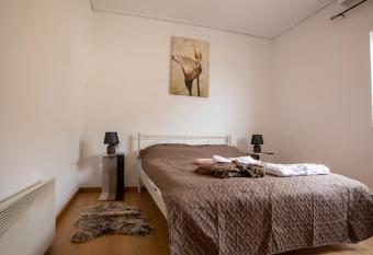 Trikala center 5 has Balcony rooms