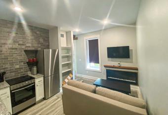 151 Spring - Suite B has Balcony rooms