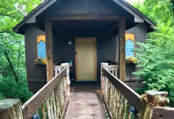 Oak Crest - The Abbey Chateau Treehouse 10 has Balcony rooms