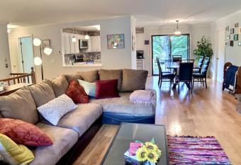 Valley Retreat - Upper has Balcony rooms