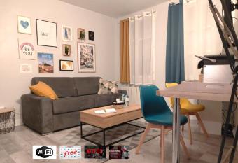 Le Studio Cocooning ! allows 18 year olds to book a room