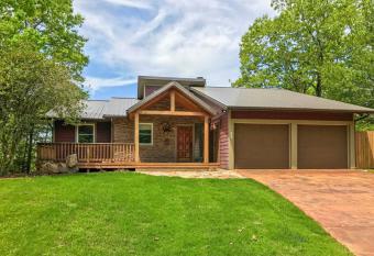 Honey Creek has Balcony rooms