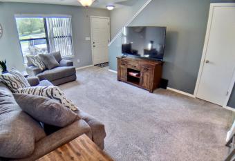 Table Rock Townhouse has Balcony rooms