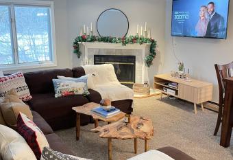 Ski in just 4 mins walk to the Sundance New High Speed Lift has Balcony rooms