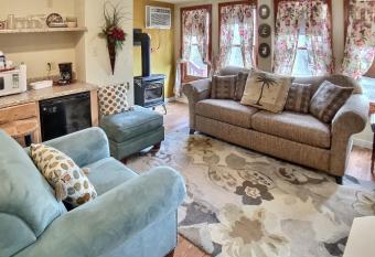 Piedmont House - Edgewood Terrance has Balcony rooms