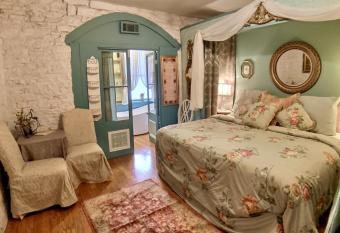 Piedmont House - Hideaway Suite has Balcony rooms