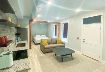 151 Spring - Suite A has Balcony rooms