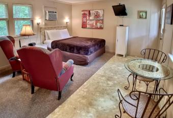 Oak Crest - London Flat 04 has Balcony rooms