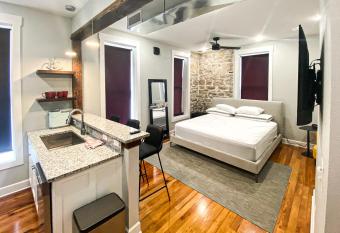 151 Spring - Suite E has Balcony rooms