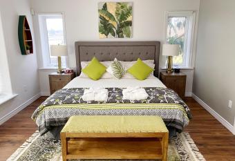 OCEAN BAY VIEW Luxury Guesthouse allows 18 year olds to book a room