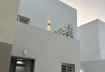 Riyadh Salman Villa          has rooms with a private hot tub