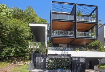 Upper East Street - Burleigh Letting has Balcony rooms