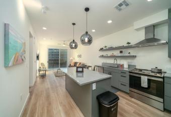 ASU Sunset 1BR 5 minutes from PHX Airport has Balcony rooms