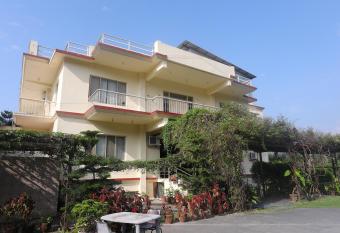 OYO 16950 Hotel Mount Spa allows 18 year olds to book a room