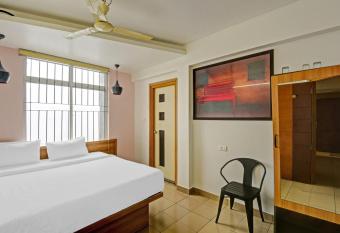 OYO Flagship 80458 Hotel Happy Rooms allows 18 year olds to book a room