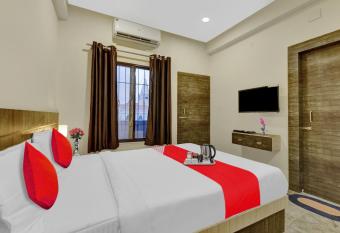 Super OYO Flagship Hotel Royals allows 18 year olds to book a room