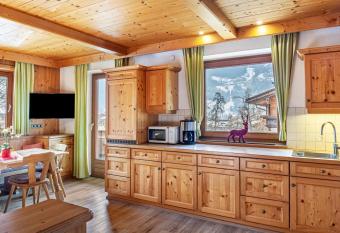 Haus Sonnblick Wohnung Platzhirsch has Balcony rooms