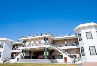 RESORT GOLDEN CAVE allows 18 year olds to book a room