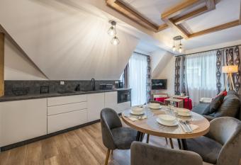 G  rski Apartament Bia  ka Tatrza  ska has Balcony rooms