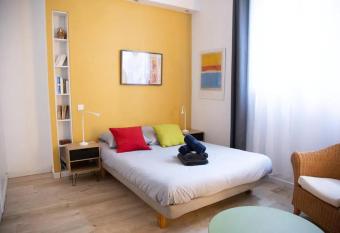 Studio petit LU allows 18 year olds to book a room