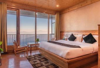 JK Dream View Kufri has Smoking/Balcony rooms