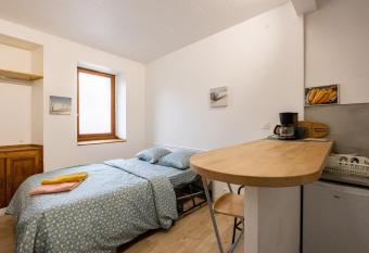 Zucchini allows 18 year olds to book a room