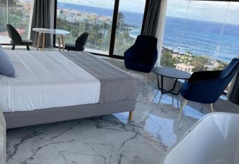 Suite 360 Bah  a Playa allows 18 year olds to book a room