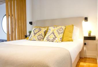 Explore Palermo in Stunning and Chic Studio -1D- allows 18 year olds to book a room
