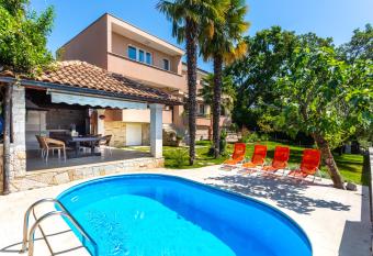 Apartmani Gabi has Balcony rooms