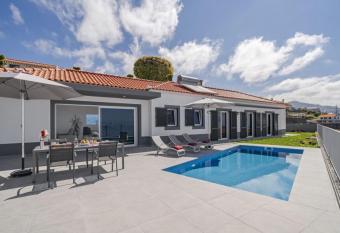 Villa Camacho xxiv has Balcony rooms