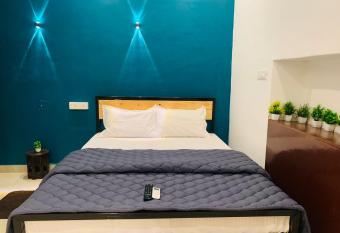 Garrisson Stays has Smoking rooms