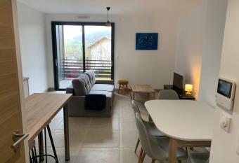 Appartement neuf en c  ur de station has Balcony rooms