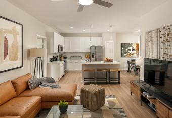 Beautiful Land O Lakes Apartment has Balcony rooms