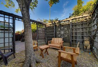 Boho Bike Bungalow Near Historic Folsom has Balcony rooms