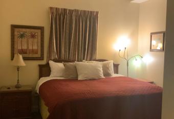 Bedroom Penthouse Blue Heron has rooms with a private hot tub