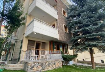 KAMAR has Balcony rooms