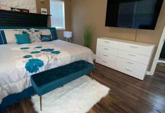 8 Stylish Suites, Spacious, Quiet, Free Parking allows 18 year olds to book a room