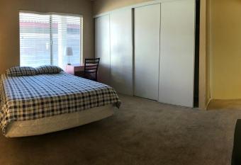 Las Vegas Independent 1 bedroom with private bath allows 18 year olds to book a room