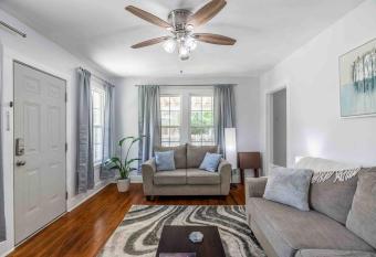 3 BR Hillcrest Home with Fully Fenced Backyard allows 18 year olds to book a room