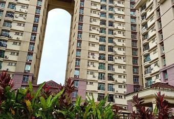 Kuching Emerald Home has Balcony rooms