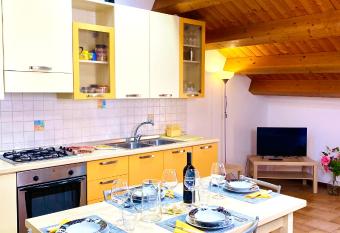 SUITE - Alessandra Holiday House has Balcony rooms