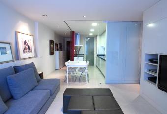 Maroon allows 18 year olds to book a room