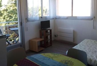 Catalane 412, ideale rando allows 18 year olds to book a room