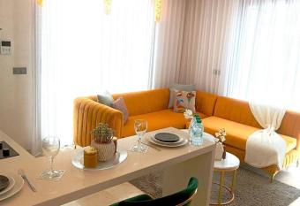 CIL PALMIER 06 has Balcony rooms