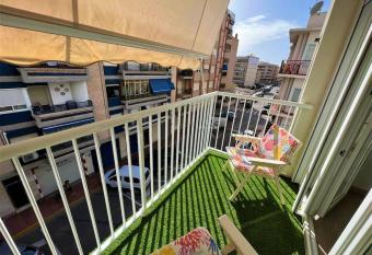 Apartamento Bahia allows 18 year olds to book a room